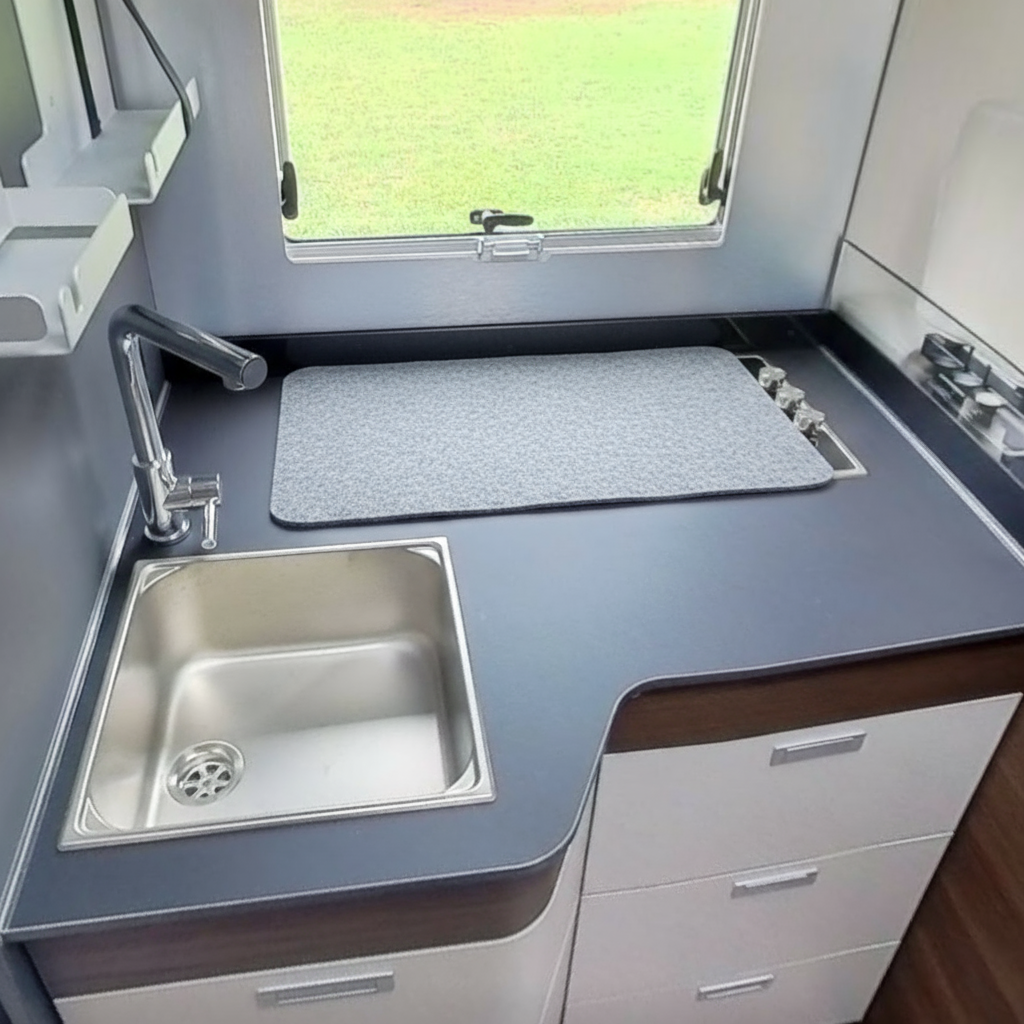 Filzabdeckung für die Glasplatte auf einem Gasherd im Wohnmobil