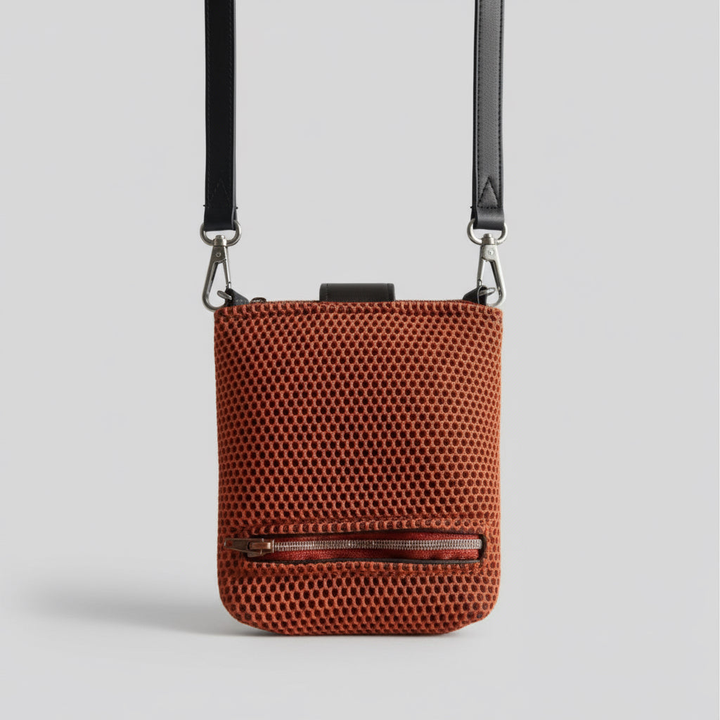 Rückseite des AirMesh Gassibeutels mit Reißverschlussfach für Kotbeutel