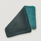 Die Rückseite der Hundedecke ist aus dunkelblauem Airmesh