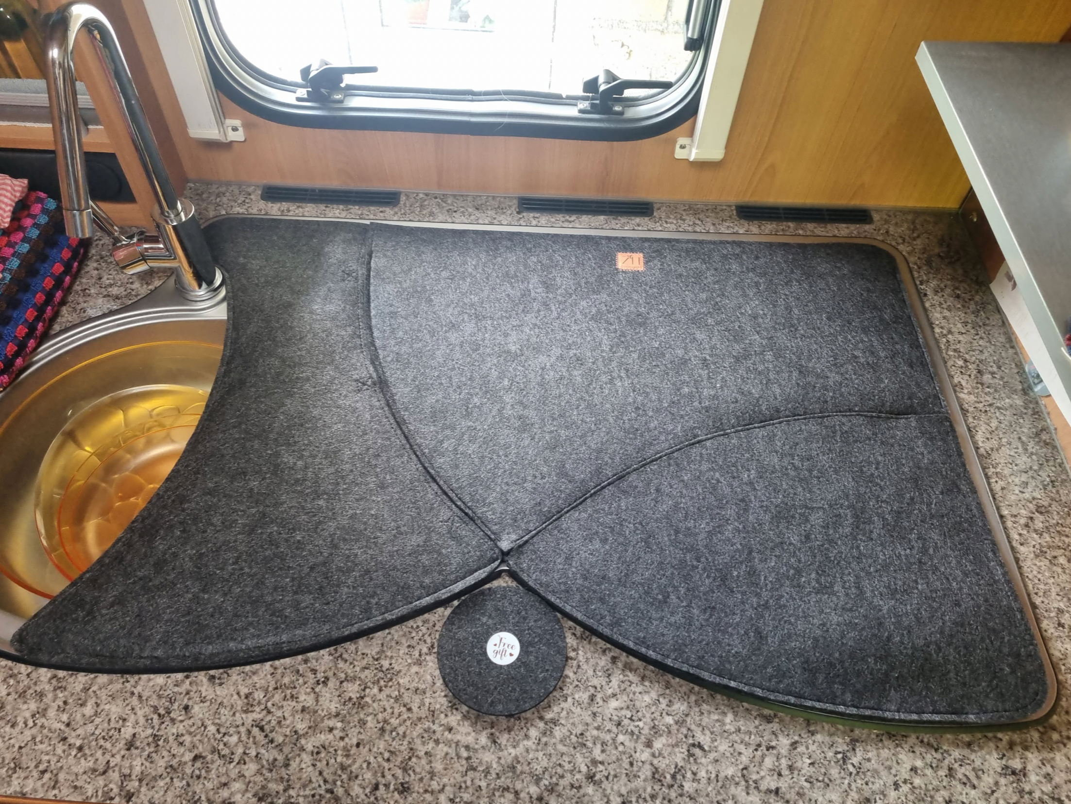 Individuelle Herdabdeckung für Wohnmobil & Camper – passgenau aus Filz