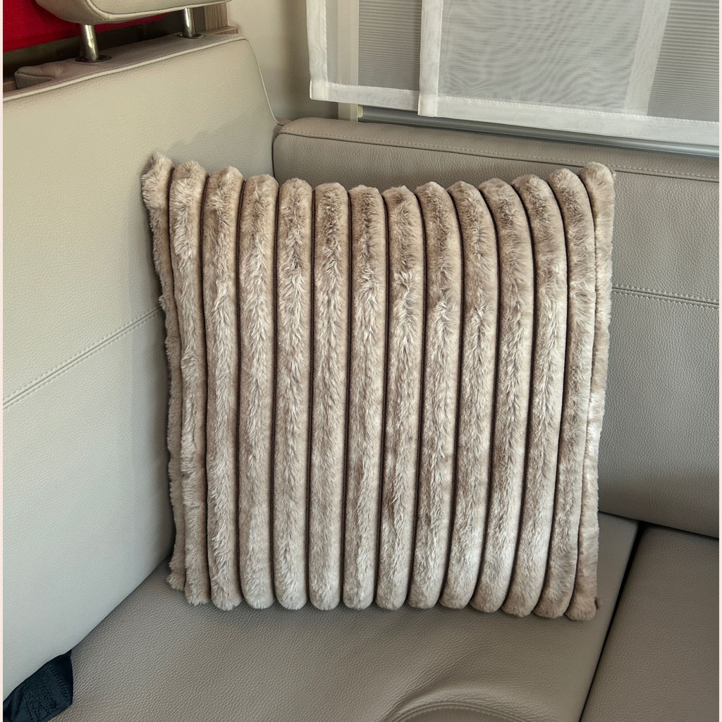 Premium Sofa-Kissen von Zaubernadel