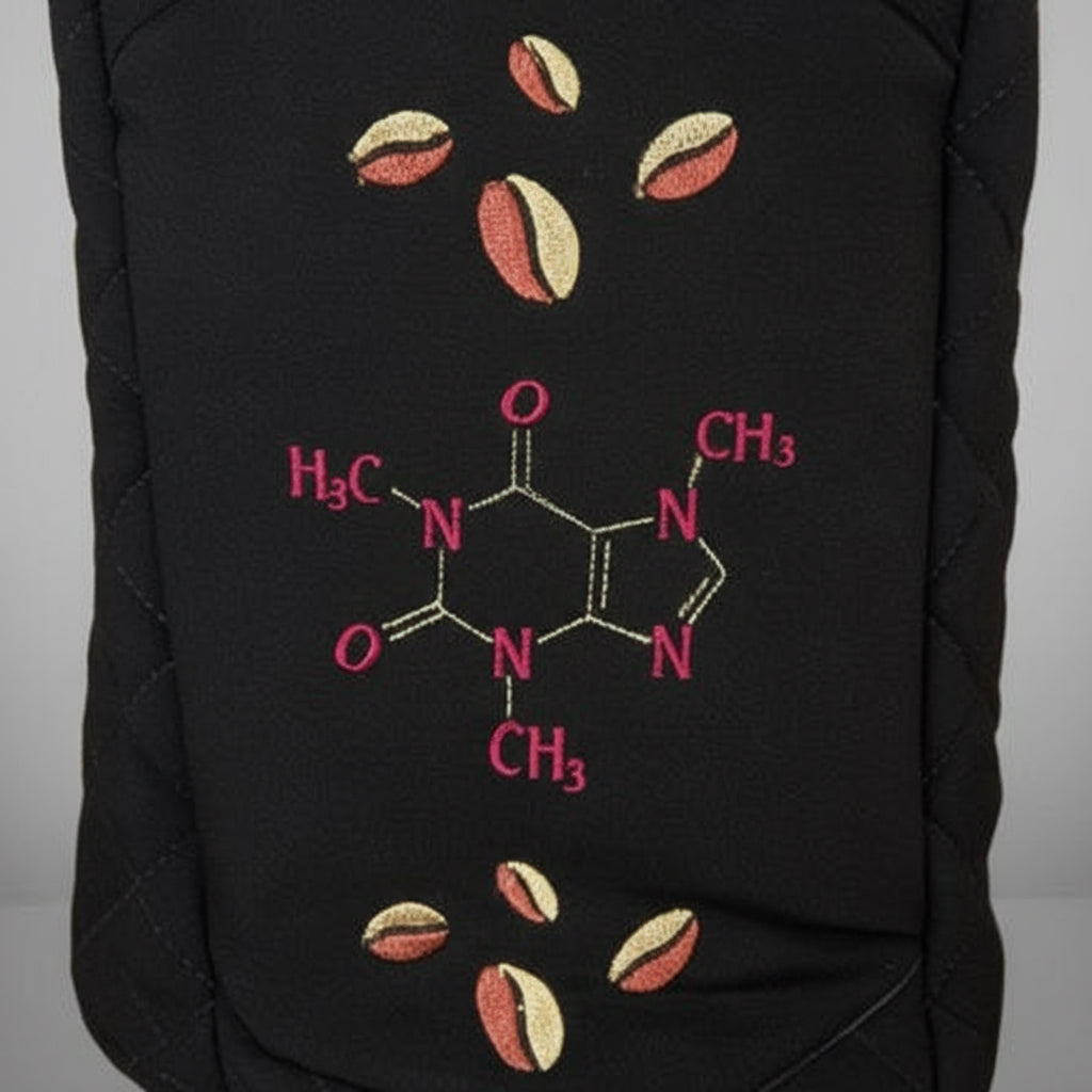 Detailansicht der Stickerei: Kaffeebohnen und Kaffeemolekül